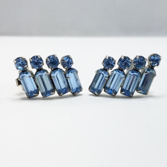 Vintage WEISS Powder Blue Clip Earrings, Silver Tone 1950s Austrian Crystal - Picture 5 of 10